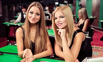 Hình ảnh thể hiện kênh liên hệ và hỗ trợ khách hàng của playiwin app